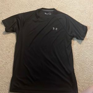 Under armour short black sleeve tee shirt